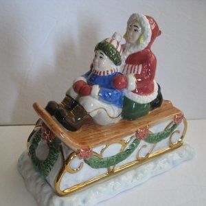 Charter Club Winter Garland "Christmas Town" 2 Piece Covered Butter Dish 2001